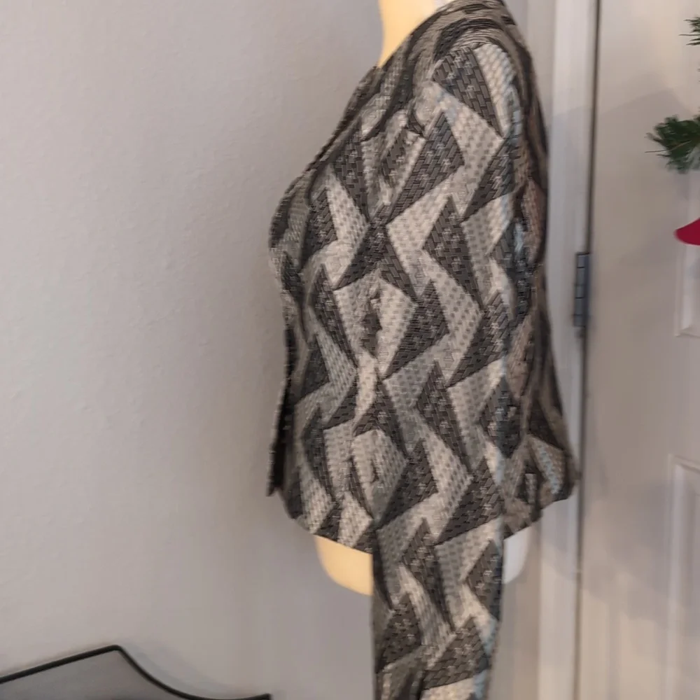 Jones New York Women's Vintage Black and Gold Geometric Blazer‎ Short
